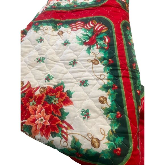 A Christmas Gathering Wamsutta quilted placemats to sew set of 9 - Picture 2 of 3